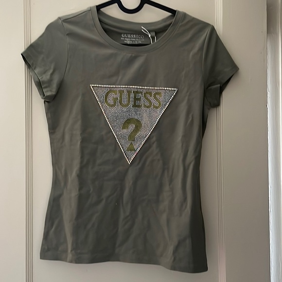 Guess t-shirt size small. Rhinestone details - Picture 1 of 2